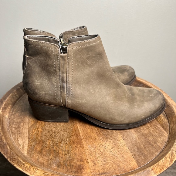 Clarks Shoes - Clarks‎ Ramie Olive Green Leather Ankle Bootie